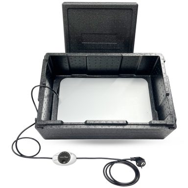 Kartuschen-Vorwärmbox ohne Kartuschen, zeigt Innenraum und Heizplatte für gleichmäßiges Vorwärmen auf bis zu 75 °C.